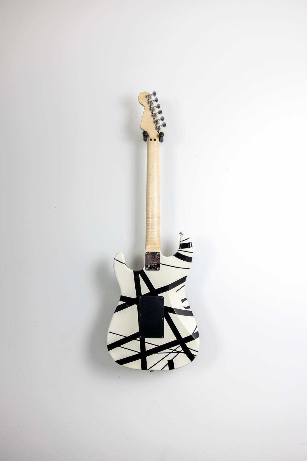 EVH Striped Series White with Black Stripes